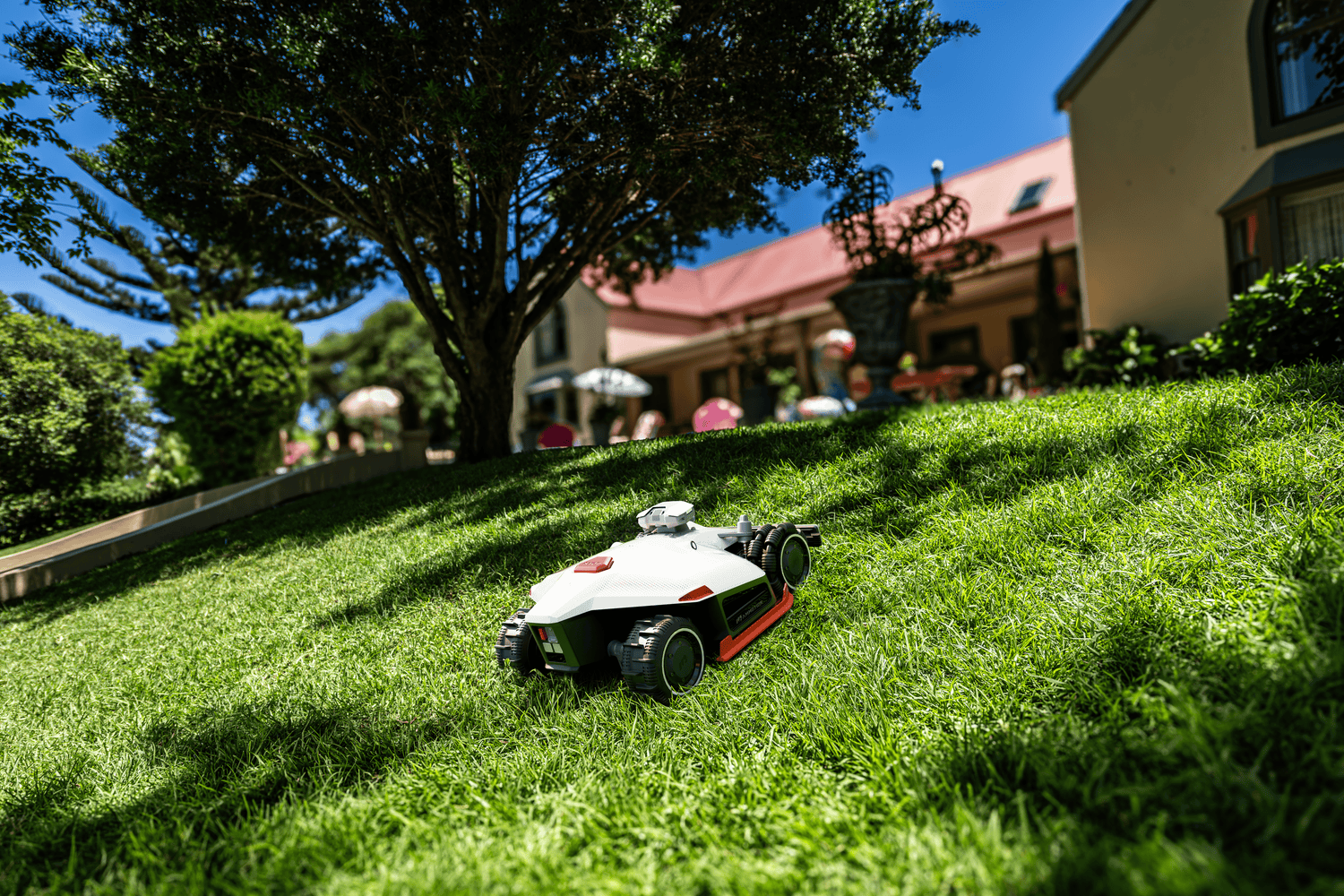 Redefining Lawn Care with the Upgraded Mammotion LUBA 2